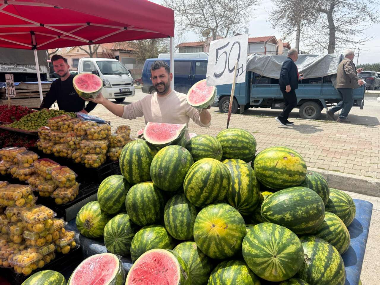 Konya pazarlarında etiket şaşkınlığı! Çoğu yarım yarım satılıyor 18